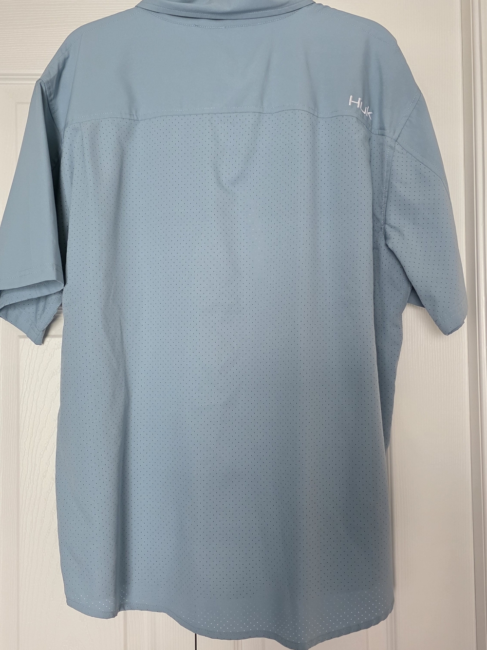 Huk Men's Light Blue Short Sleeve Fishing Shirt - Picture 5 of 6